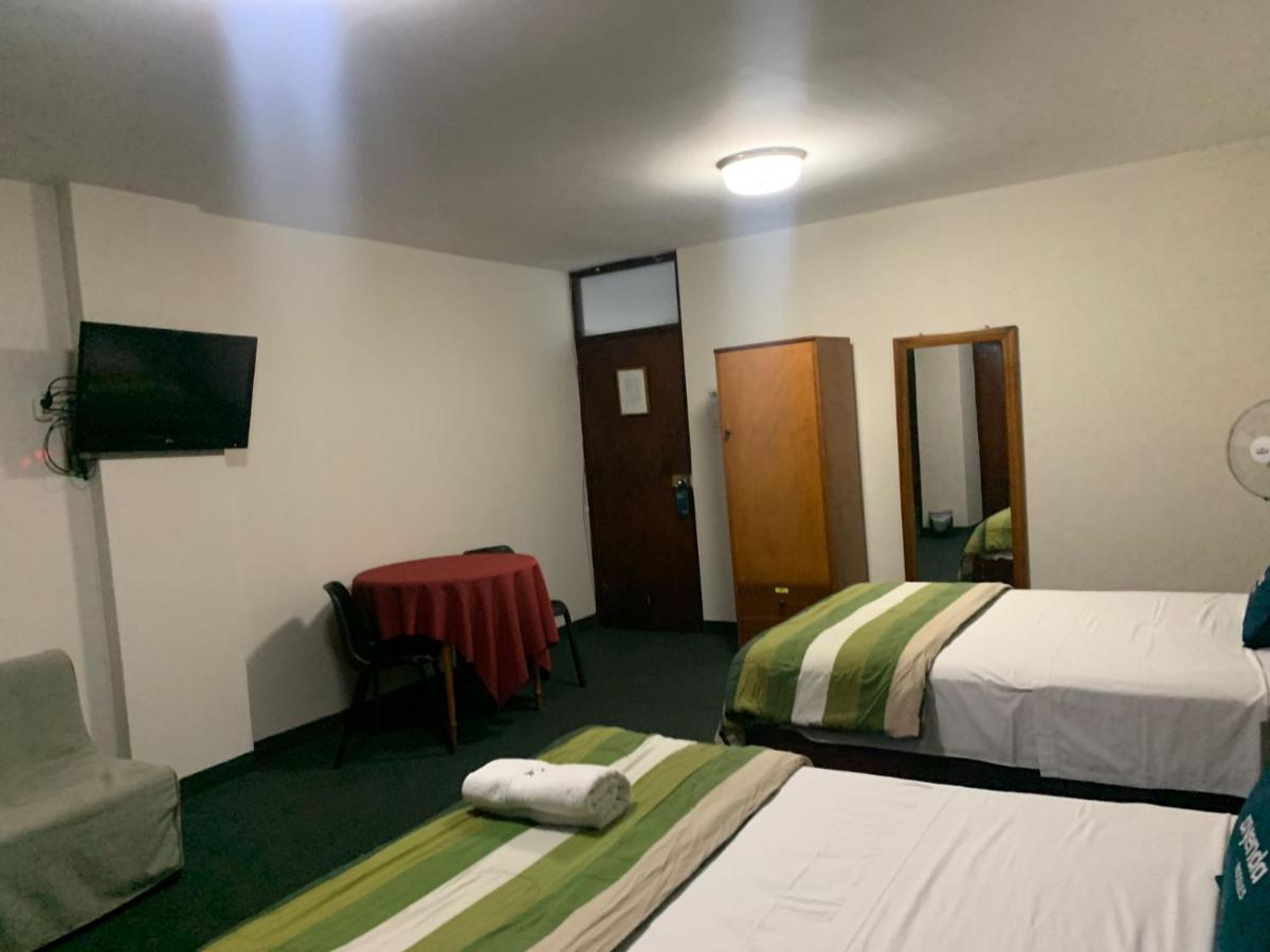 Hotel Las Mercedes Trujillo Bagian luar foto