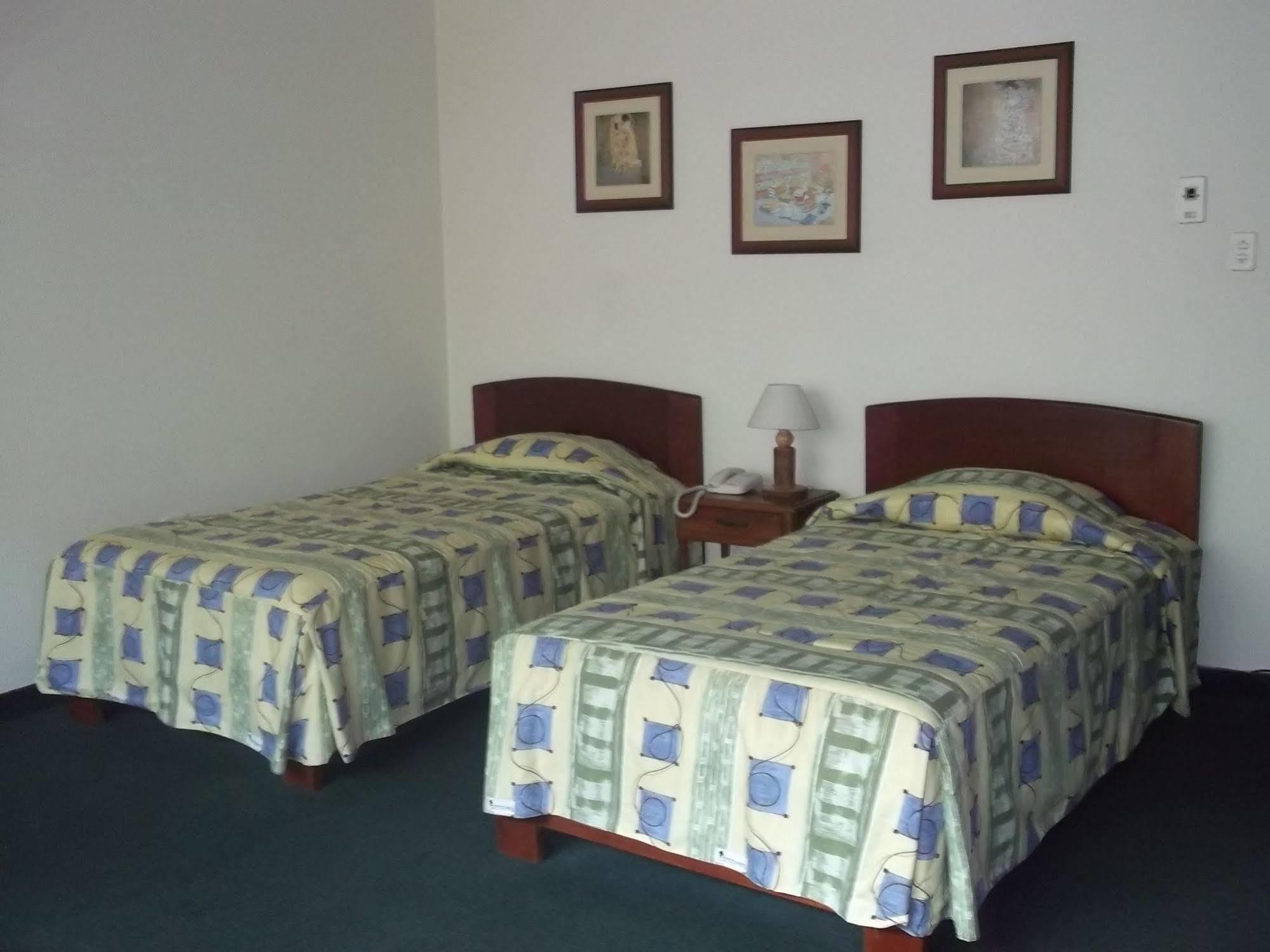 Hotel Las Mercedes Trujillo Bagian luar foto